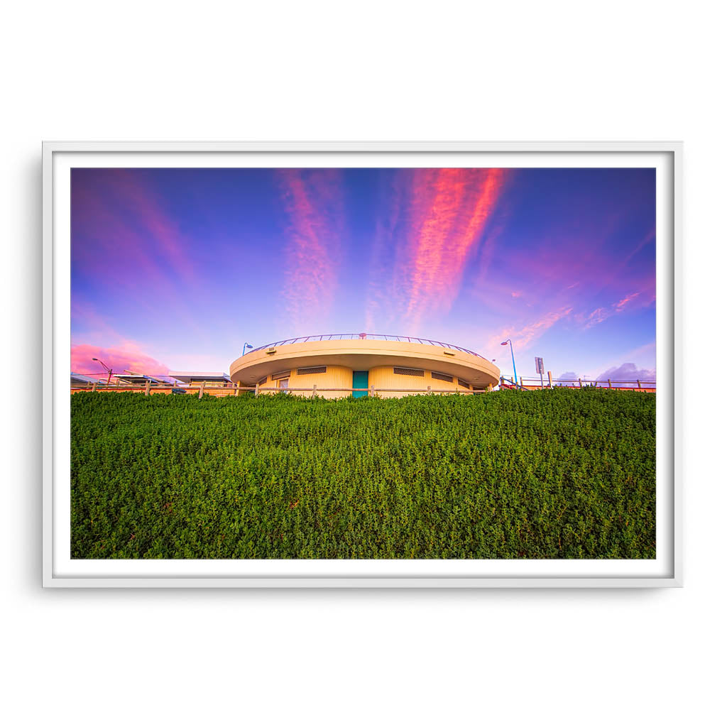 Viewing platform at Mettams Pool in Perth, Western Australia framed in white